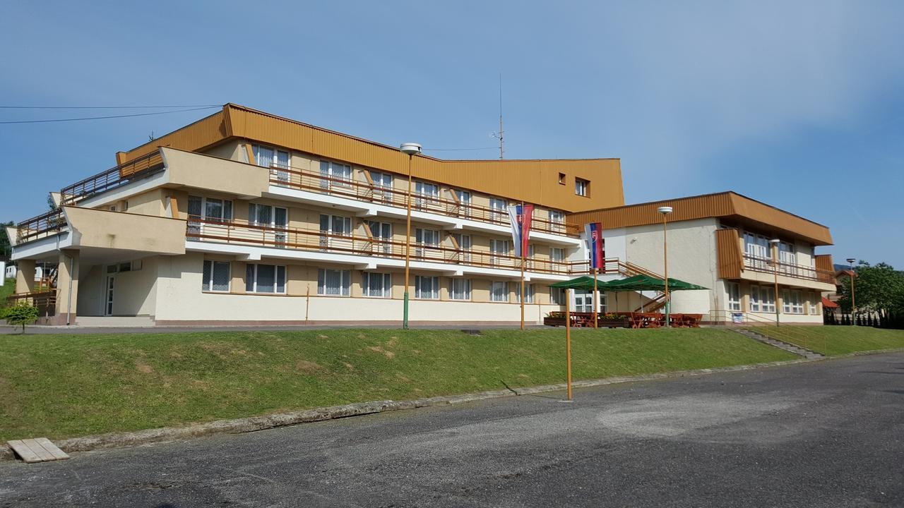 Hotel Banik Nitrianske Rudno Bagian luar foto