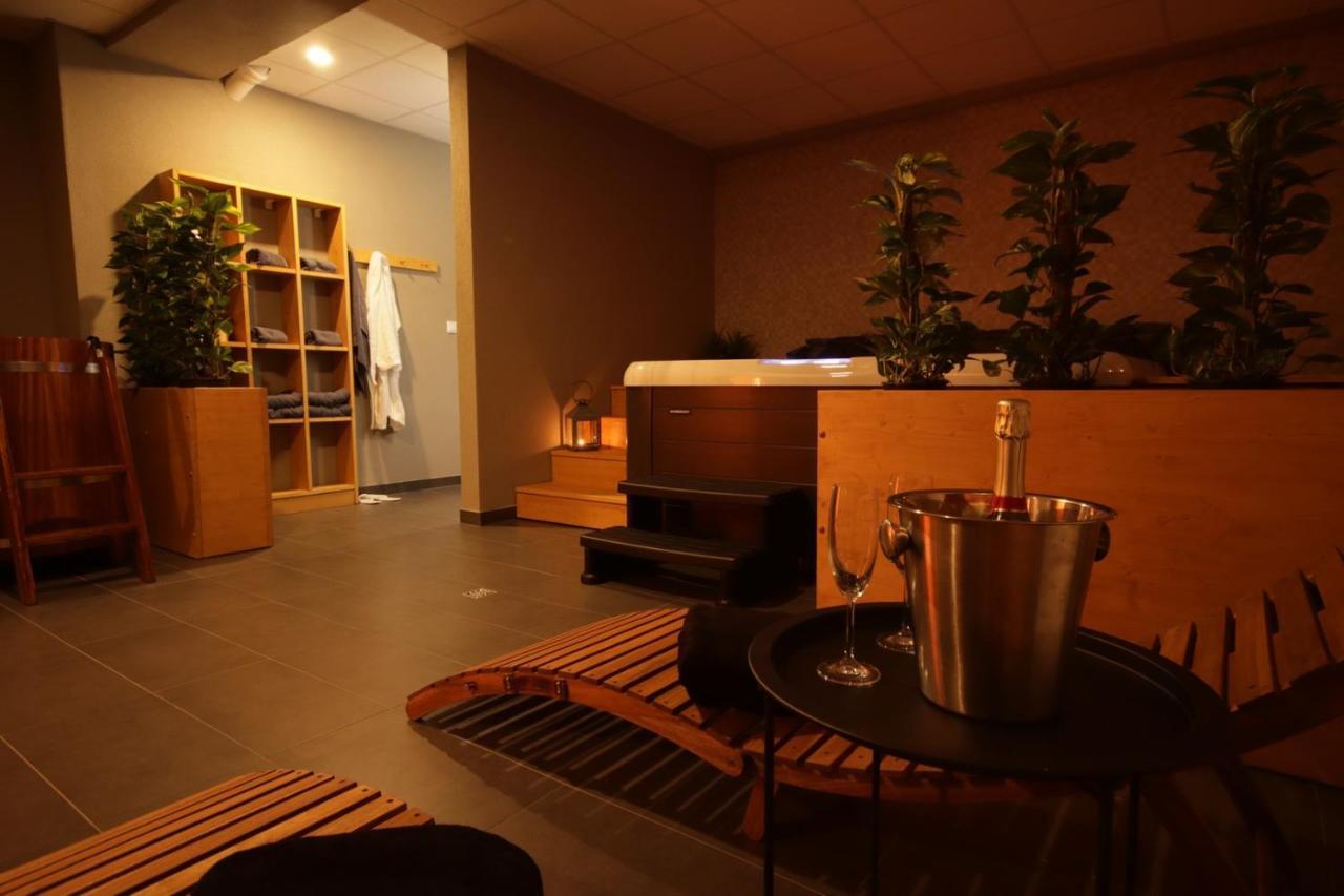 Hotel Banik Nitrianske Rudno Bagian luar foto