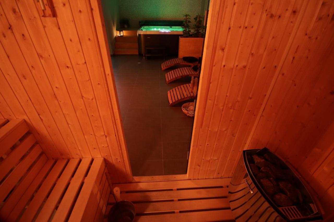 Hotel Banik Nitrianske Rudno Bagian luar foto